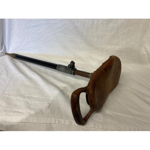 353 - Good antique telescopic shooting stick with leather seat by William Mills of Birmingham.