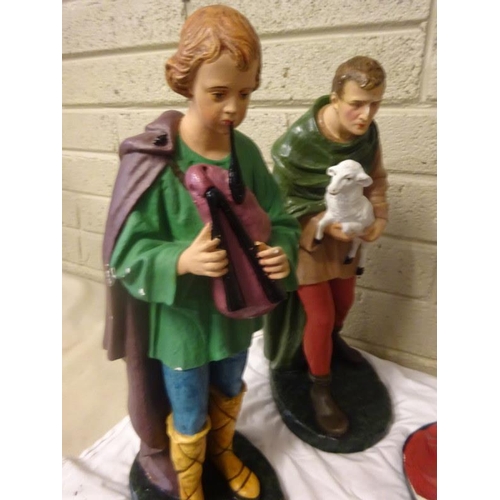 55 - A collection of nicely painted large crib figures. (11)
Height from 55cm down approx.