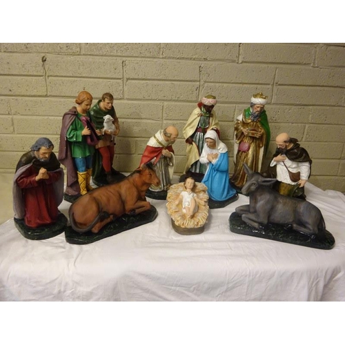 55 - A collection of nicely painted large crib figures. (11)
Height from 55cm down approx.