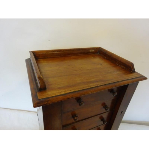 60 - A Victorian table top mahogany Wellington chest fitted with eight drawers. H. 62cm, W. 36cm, D. 25cm... 