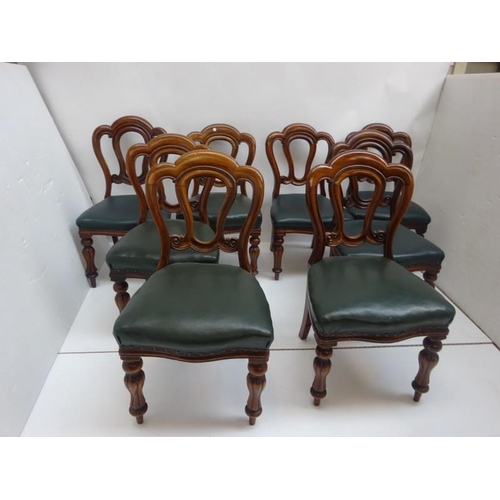 86 - A good set of eight Victorian mahogany dining chairs raised on fluted legs.