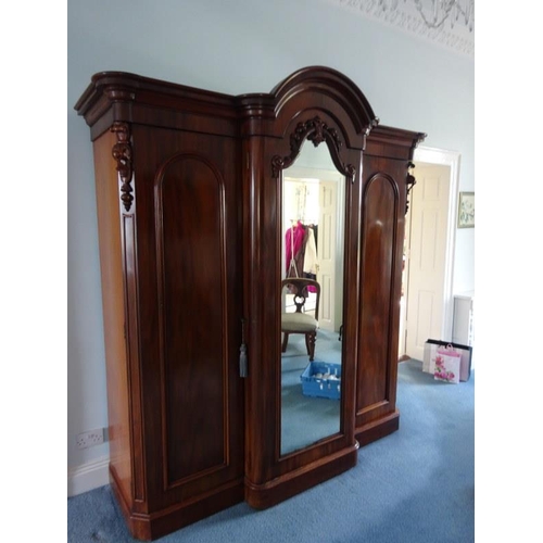 96 - Good Victorian mirror door breakfront wardrobe with well fitted interior. H. 230cm, W. 190cm, D. 80c... 