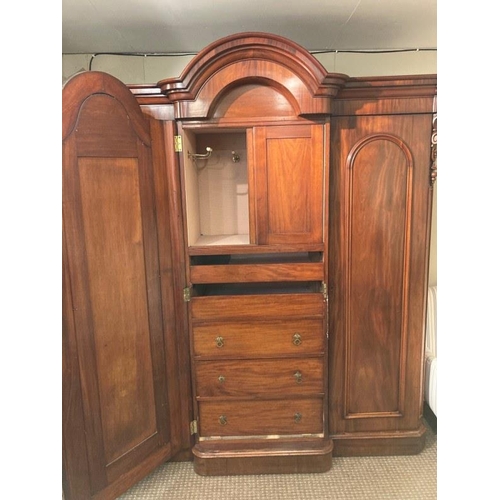 96 - Good Victorian mirror door breakfront wardrobe with well fitted interior. H. 230cm, W. 190cm, D. 80c... 