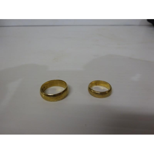 294 - Two 9 carat gold wedding bands. 10 grams. Sizes S and K.