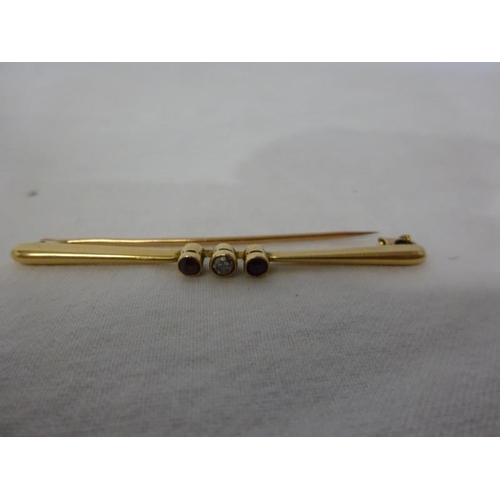 296 - Antique 15 carat gold bar brooch.