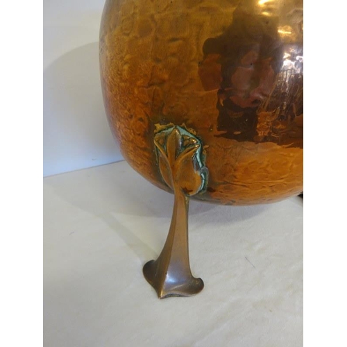 35 - An Edwardian Arts & Crafts design copper jardinere raised on three feet.