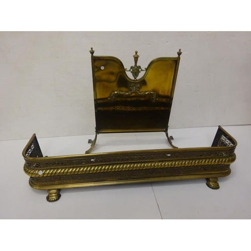 359 - Victorian brass fender and firescreen. (Fender W. 117cm approx)