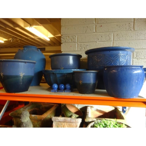 64 - A collection of blue garden planters and vase. (6 approx.)