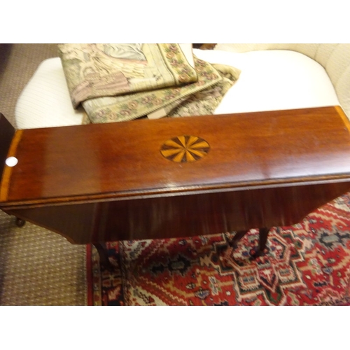 473 - Drop leaf table.