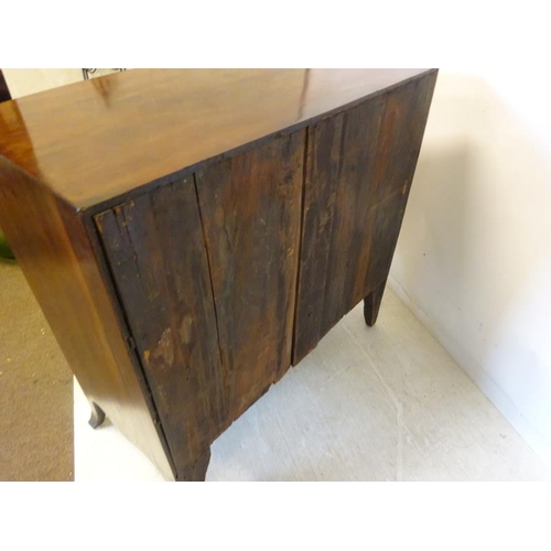 110 - A fine Georgian mahogany bow shaped chest of 2 short and 2 long drawers with shaped apron and splay ... 