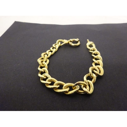 152 - 18 carat gold bracelet, weight 12.57g.