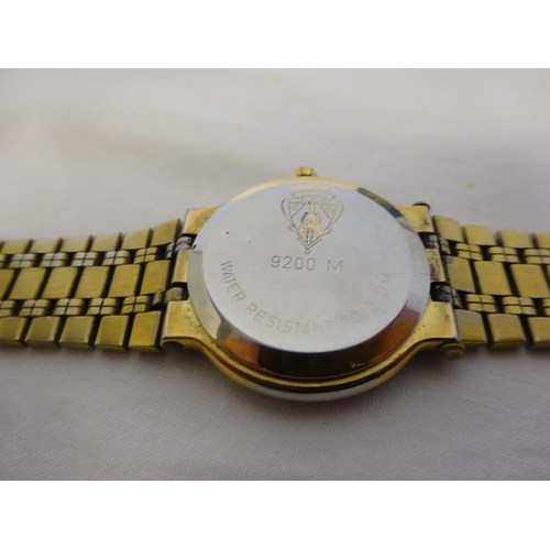 167 - A Gucci gents wrist watch with date aperture, the back stamped 9200M and Gucci trade mark complete w... 