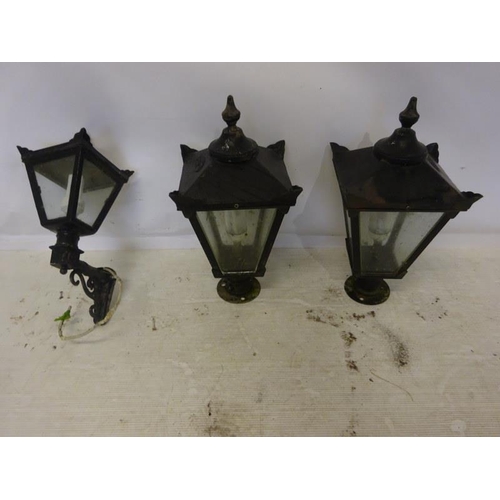 208 - A lot of metal garden lamps, various sizes. (Harte, Wexford) - (9)
6 tall (height 103cm, width 32cm ... 