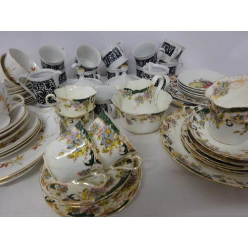 22 - Mixed lot of chinaware - part tea sets, etc. - **Please note the black & white part tea set is now w... 