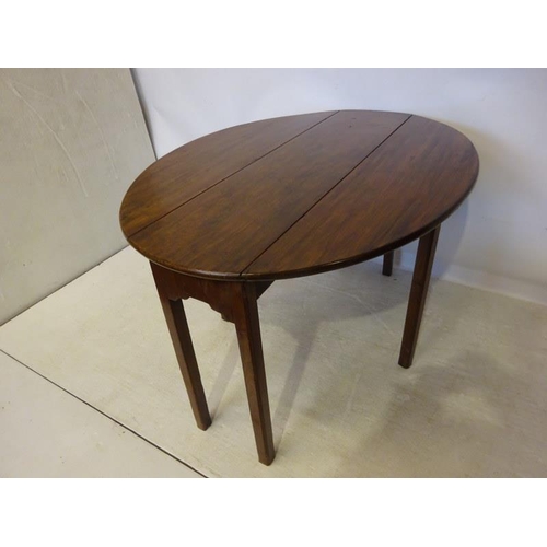 65 - Neat size antique mahogany drop leaf hunt table.  L. 120cm, fully extended 90cm, H. 70cm  approx.