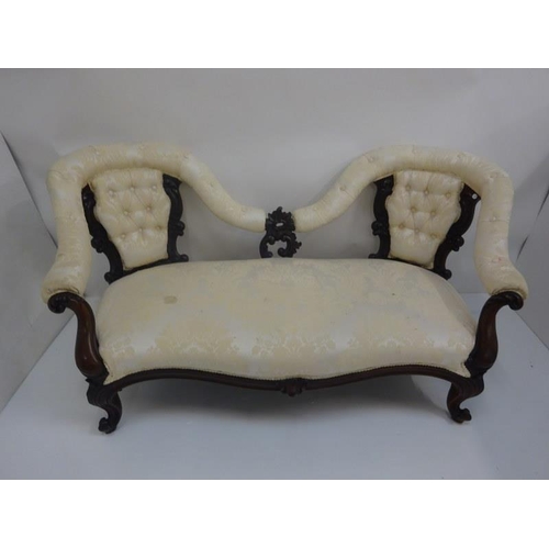 70 - Victorian carved mahogany butterfly back couch raised on cabriole legs. W. 163cm, H. 85cm, D. 65cm a... 