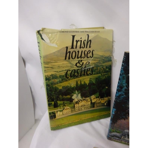 221 - A collection of books relating to Irish houses.