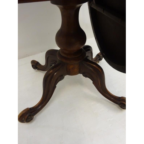 244 - Victorian figured walnut drawing room centre table on four shoot pod support. 134cm x 100cm approx.