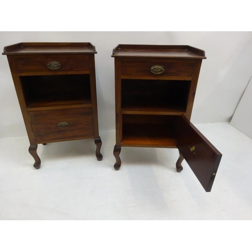 29 - A pair of mahogany bedside lockers fitted with a drawer and cupboard made by O'Connell's, Lavitts Qu... 