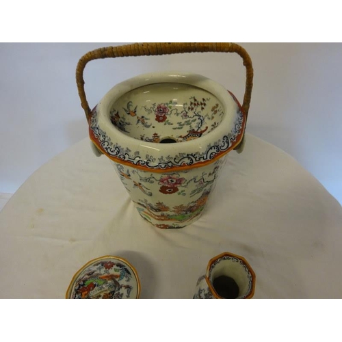 86 - Antique Masons ironstone bucket and cover, soap dish and small vase, good condition.