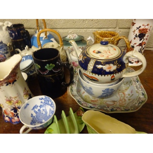 339 - Large quantity of chinaware.