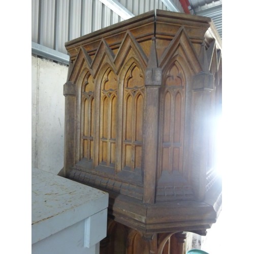 58 - Large antique Irish made oak pulpit. H. 222cm, W. 135cm. (in reasonably good overall condition) - Of... 