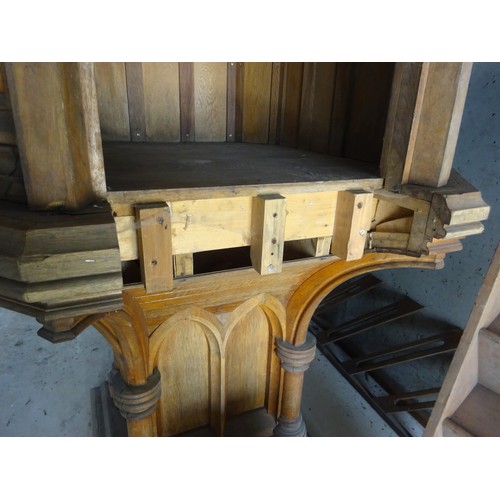 58 - Large antique Irish made oak pulpit. H. 222cm, W. 135cm. (in reasonably good overall condition) - Of... 