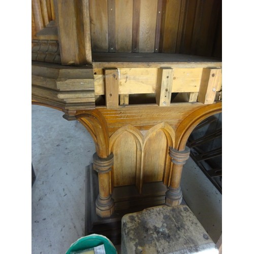 58 - Large antique Irish made oak pulpit. H. 222cm, W. 135cm. (in reasonably good overall condition) - Of... 