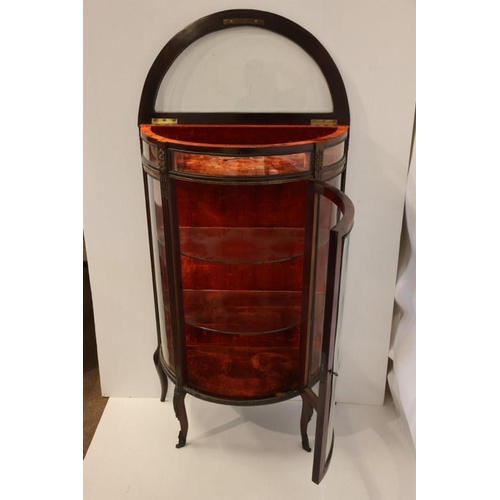 129 - Good antique mahogany and brass mounded display cabinet having lift up curio section, curved glass d... 