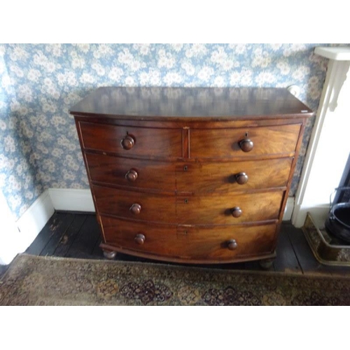 138 - Antique mahogany bow shaped chest of 2 short and 3 long drawers raised on turned feet. W. 107cm, D. ... 