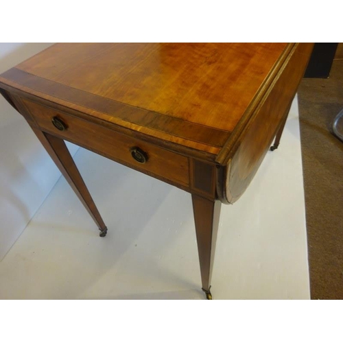 139 - A fine Regency satinwood and cross banded Pembroke table fitted with real and dummy drawers and rais... 