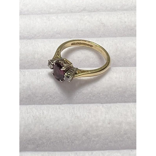 174 - 18ct yellow gold diamond garnet ring. Size I/J.