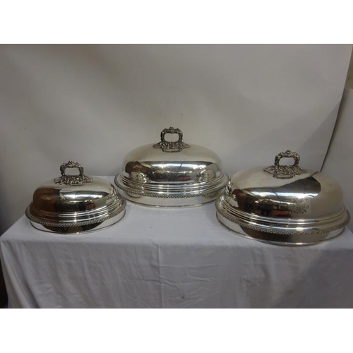 197 - A good set of 3 antique Sheffield plated graduated meat dish covers with family crest and inscriptio... 