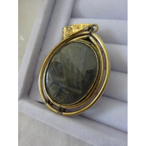 199 - Decorative Cameo brooch.