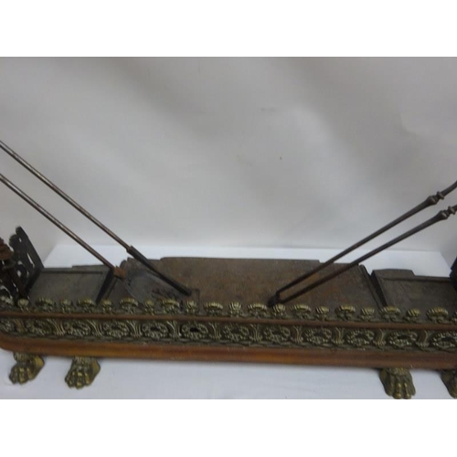 253 - A very good antique steel and brass fender complete with stands and irons. W. 112cm.