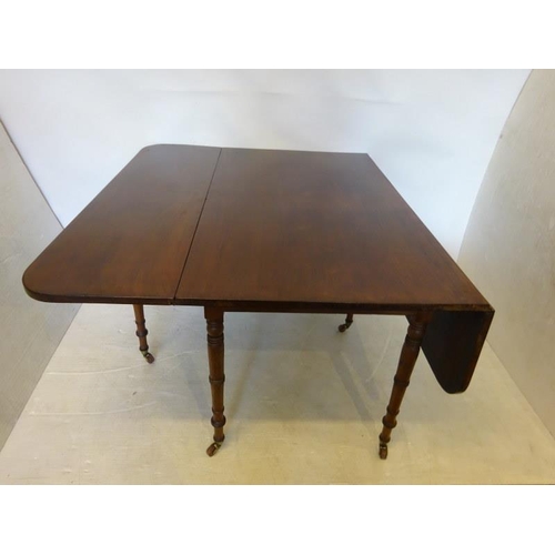 289 - A good original Georgian mahogany drop leaf dining table raised on 6 ring turned legs. W. 123cm, Dep... 