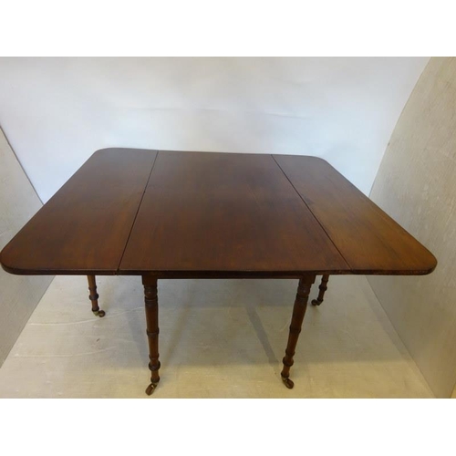 289 - A good original Georgian mahogany drop leaf dining table raised on 6 ring turned legs. W. 123cm, Dep... 