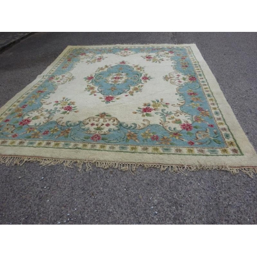 40 - Large drawing room rug.  320cm x 276cm