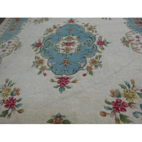 40 - Large drawing room rug.  320cm x 276cm