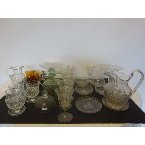 43 - Mixed lot of glassware.