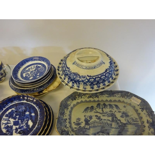 52 - A quantity of blue and white chinaware including 2 Nankin wall plates.