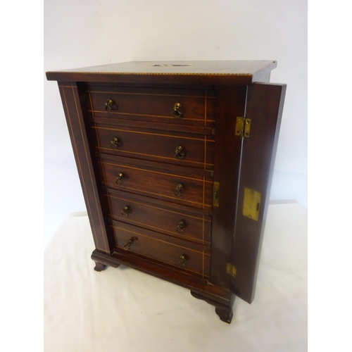 106 - Good antique inlaid mahogany table top specimen chest of five graduated drawers. H. 47cm, W. 34cm, D... 