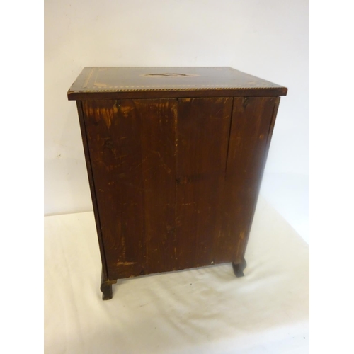 106 - Good antique inlaid mahogany table top specimen chest of five graduated drawers. H. 47cm, W. 34cm, D... 