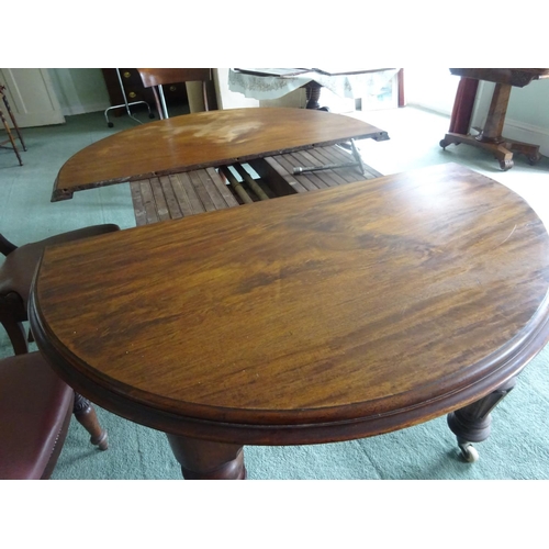 122 - Good Victorian mahogany dining table with two spare leaves.