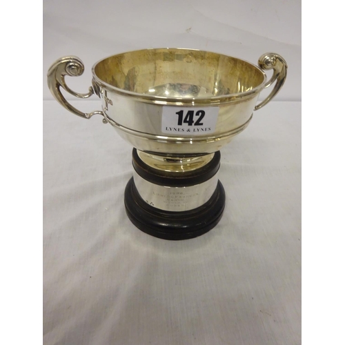 142 - English silver two handled cup with inscription
'Regimental Point to Point Race'
London 1897, 20 tro... 