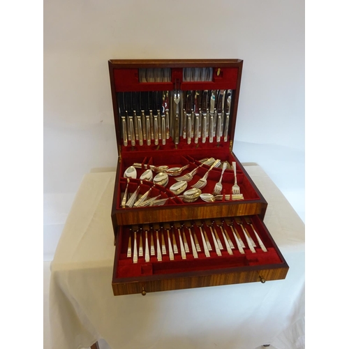 172 - Good quality canteen of plated cutlery, 12 settings (115 pieces).