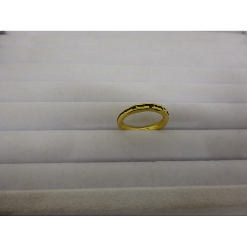 222 - 14 ct gold lava rock ring. Size N.