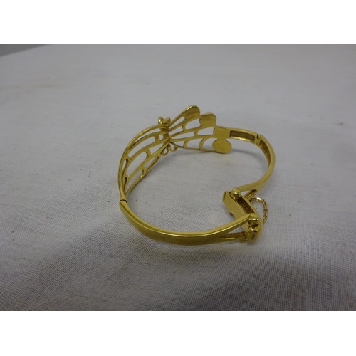 225 - 18ct gold bangle.