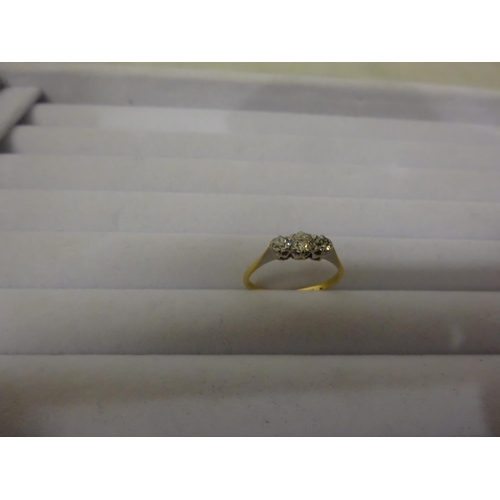 232 - 18ct gold and platinum 3 stone diamond ring. Size O.