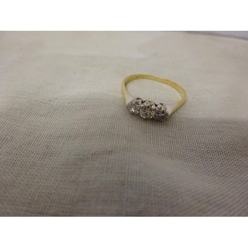 232 - 18ct gold and platinum 3 stone diamond ring. Size O.